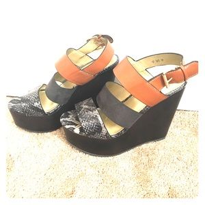 SALE❤️ Wedges (Never been Worn!)