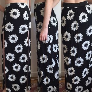 Floral print skirt with two front slits
