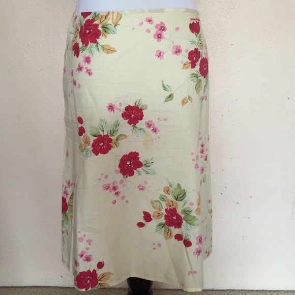 DKNY Jeans floral skirt - Picture 2 of 4