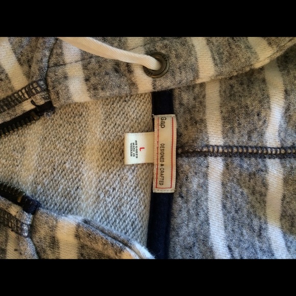 Gap Sweatshirt - Picture 2 of 2