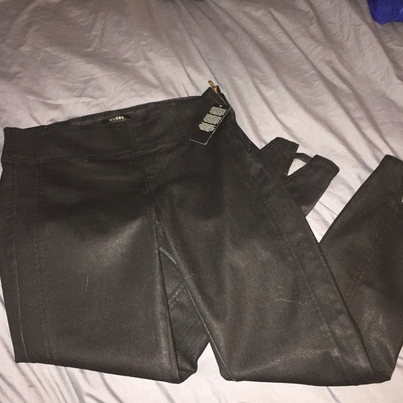 *SOLD*  Guess push up legging NWT - Picture 1 of 4