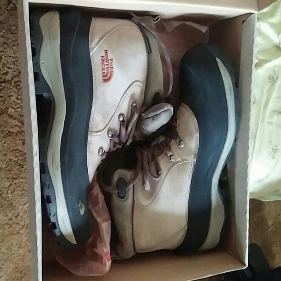 Mens Like new North Face snow boots
