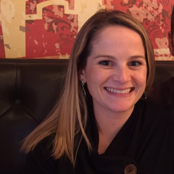 Meet your Posher, Courtney