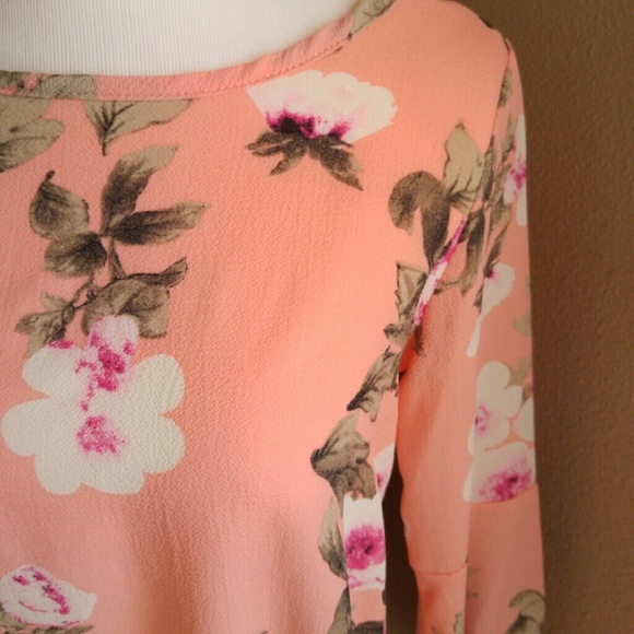 Vibrant peach floral top-small left - Picture 4 of 4