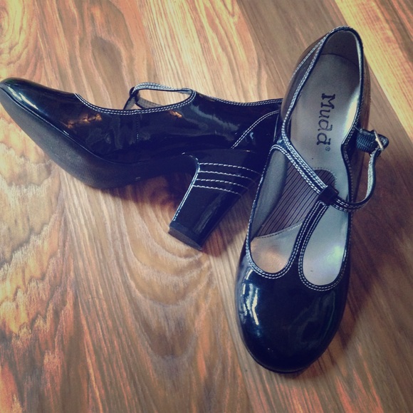 Black paten leather high heel shoes