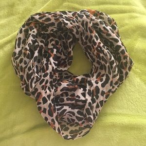 💕Leopard pattern scarf💕