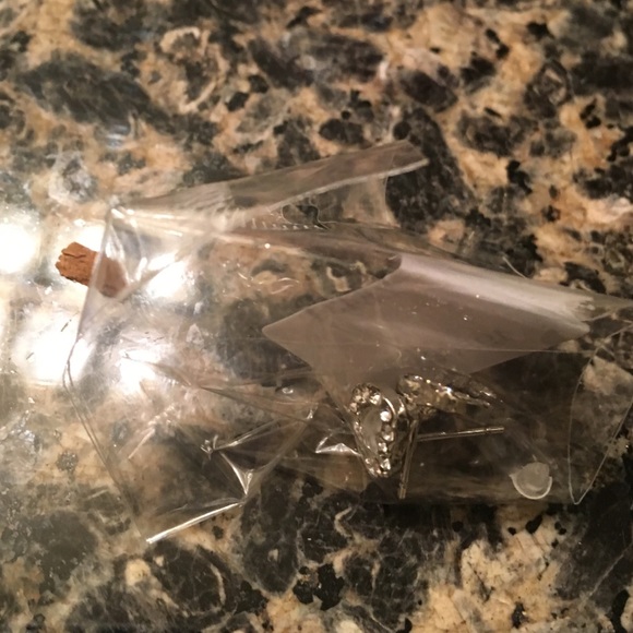 Silver heart studs - Picture 2 of 2