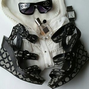 Total trendsetter HOSTPICK😊Coach wedges