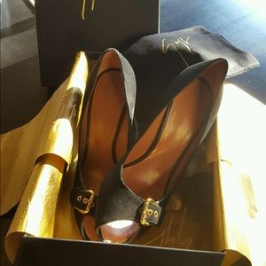 Giuseppe Zanotti Suede Pumps