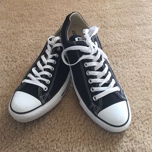 Men's converse, worn once!