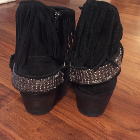 Boots - Picture 3 of 4