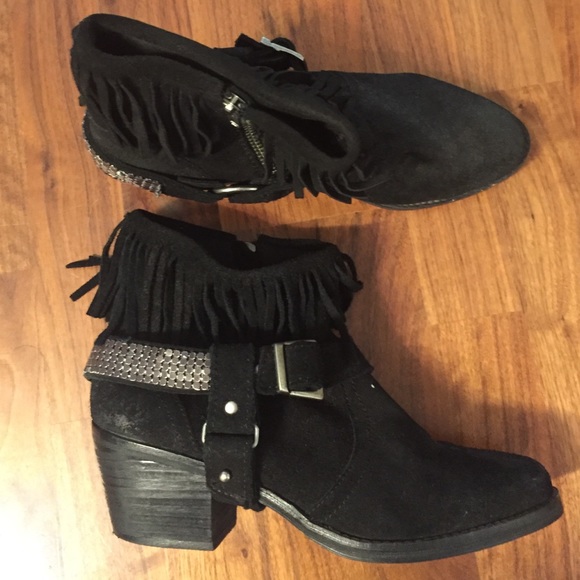 Boots - Picture 4 of 4