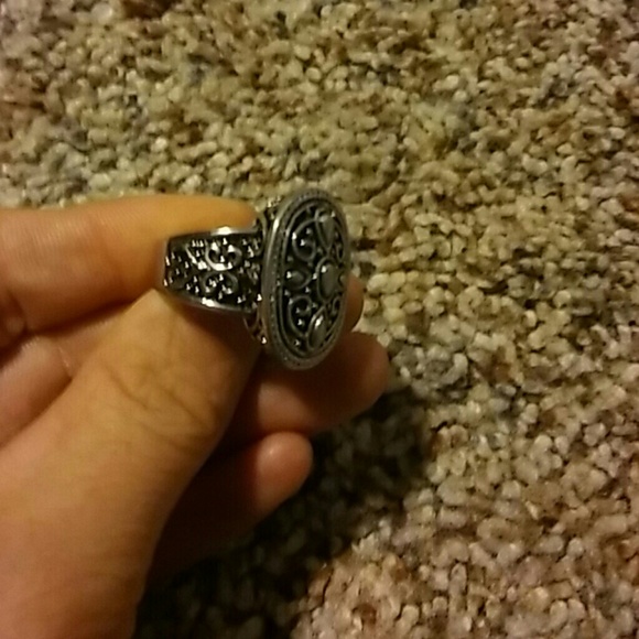 Ring - Picture 1 of 2