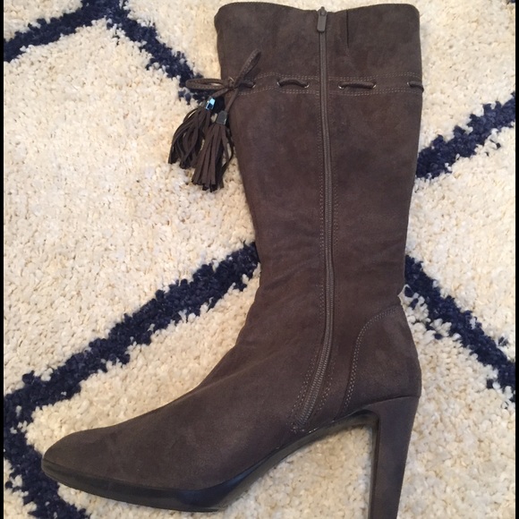 Suede Boots with Tassel