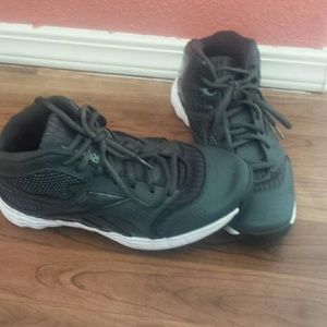 Basketball shoes