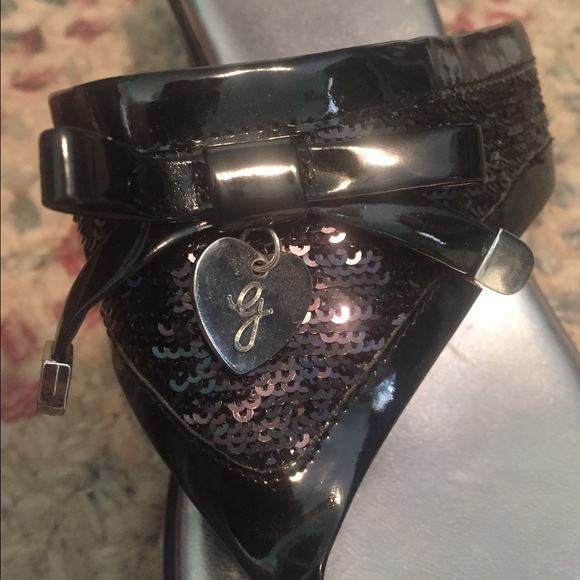 GUESS Wedge Thong Sandal Size 9