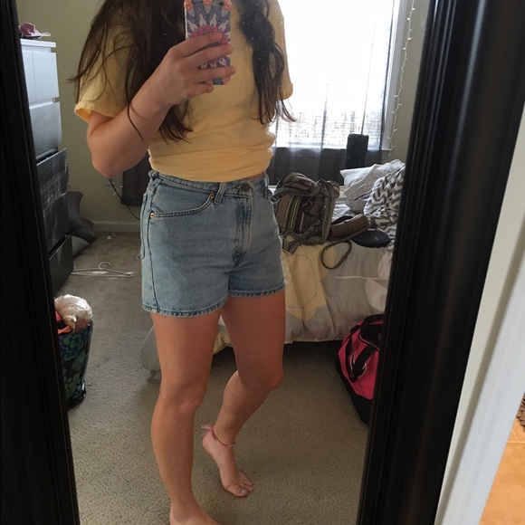 Levi's high waisted shorts - Picture 1 of 4