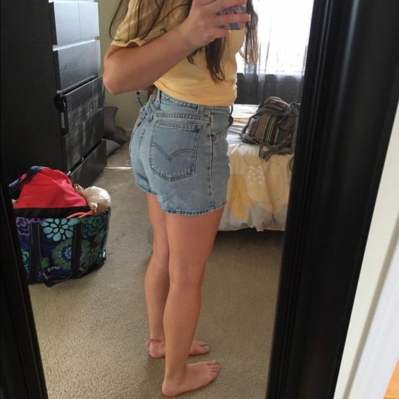 Levi's high waisted shorts - Picture 2 of 4