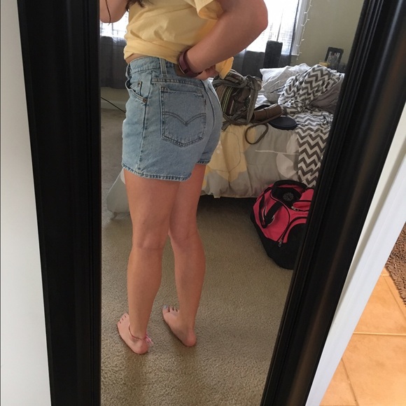 Levi's high waisted shorts - Picture 3 of 4