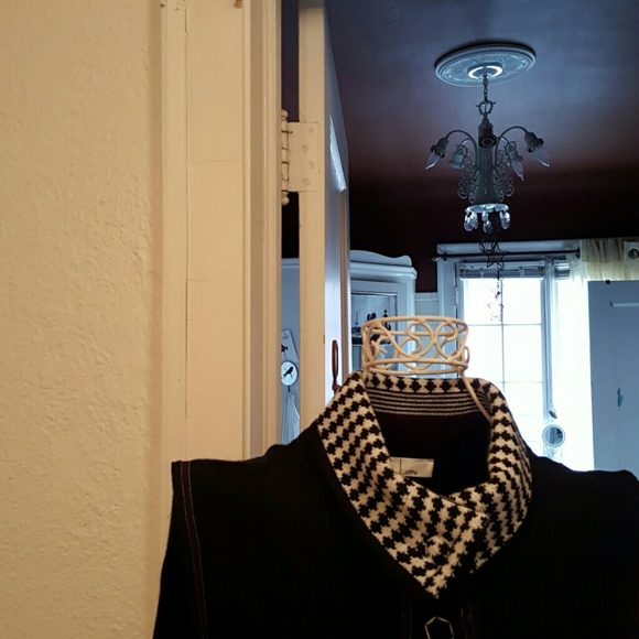 Sweater - Picture 2 of 4