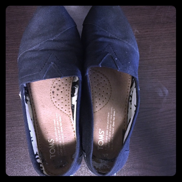 Size 7 Black Toms