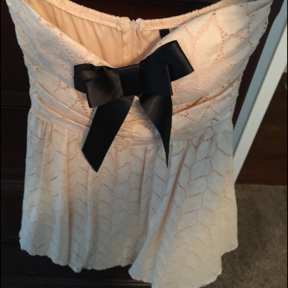 Creme strapless lace dress with black bow - Picture 1 of 4