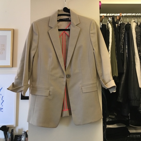 Tahari Beige cropped sleeve blazer