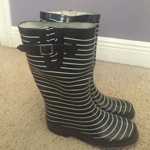 Blue with white stripes rains boots