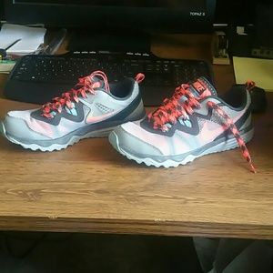 Nike dual fusion trail size 7.5