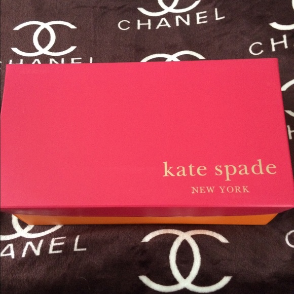 SOLD Kate Spade Taxi. Super cute. New never worn - Picture 4 of 4