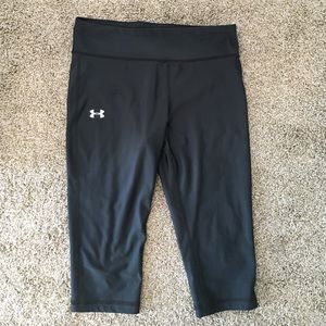 Under armor compression capris.