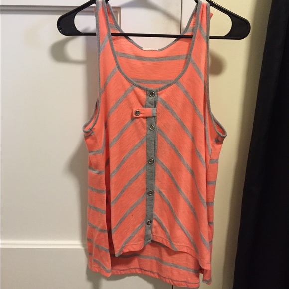 Salmon colored tank top