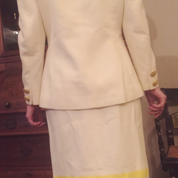 Vintage Couture Suit designed by Travilla. - Picture 2 of 4