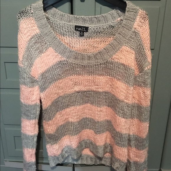 Rue 21 pink and gray pullover sweater.