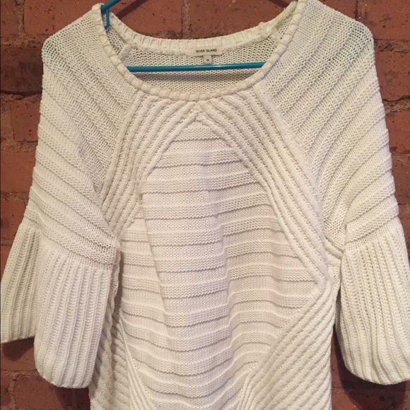 SOLD ON EBAY ✌🏽️White cable knit sweater