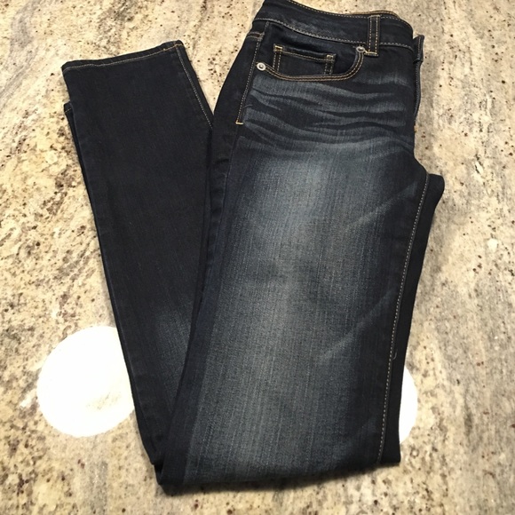 Dark wash/Straight leg jeans