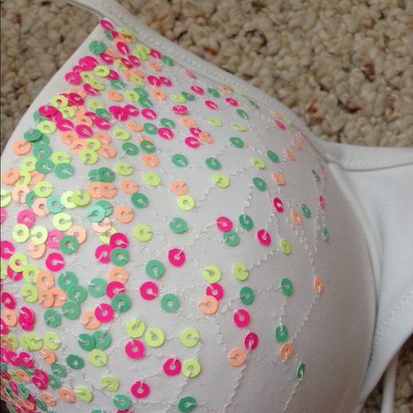 Victoria Secret bikini top! - Picture 4 of 4