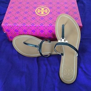Tory Burch- T Logo Sandals/Flip Flops