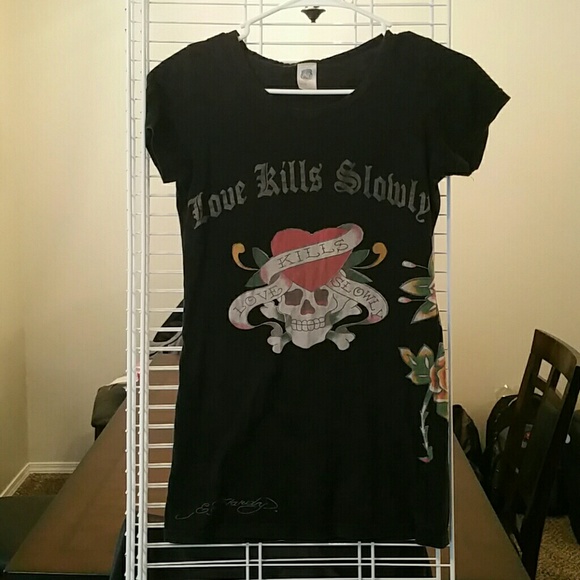 Womens Ed Hardy short sleeves tee.