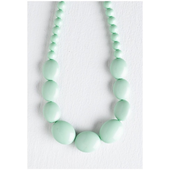 Modcloth Bright and Baubly Necklace in Mint