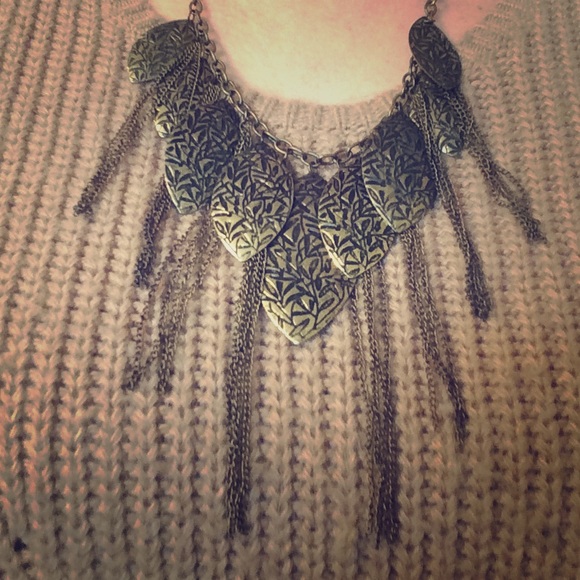 Jewelry - Leaf and tasseled necklace