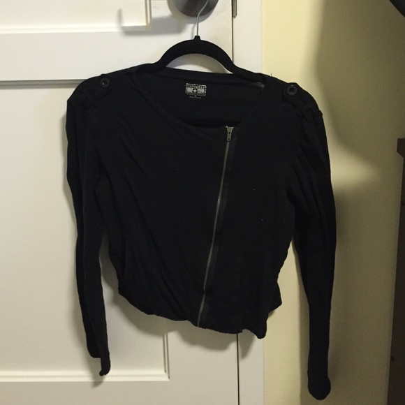 Cute black jacket with zipper