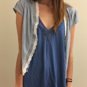 🔶 Dainty striped sleeveless cardigan