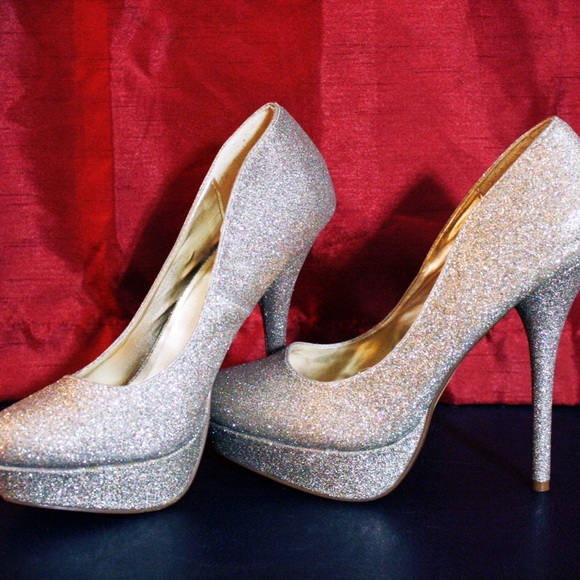 Forever 21 Shoes - H0ST PICK🙌🏻 Sparkly Stilletos