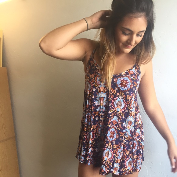 Floral print flowy dress - Picture 2 of 3