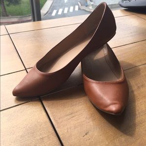 Tan faux-leather pointed toe flats