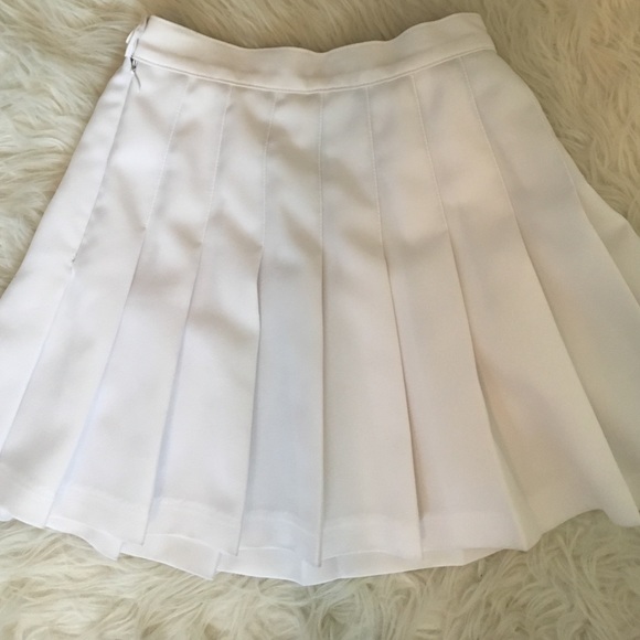 White American Apparel tennis skirt 👼🏼