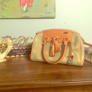 Adorable Vintage Dooney and Bourke Bag