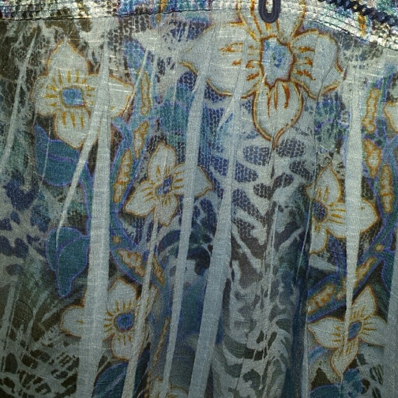 Flowy blue top - Picture 2 of 3