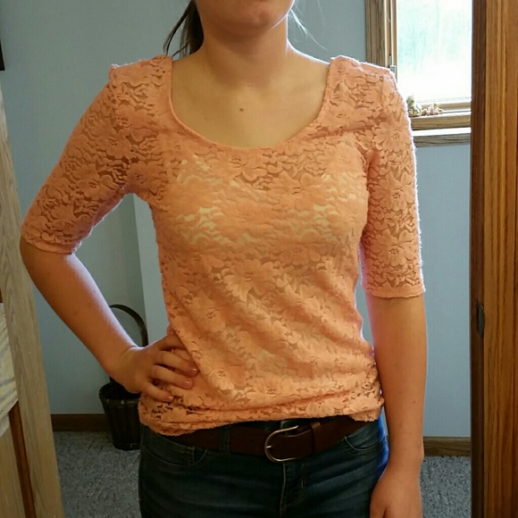 Peach quarter length soft lace shirt